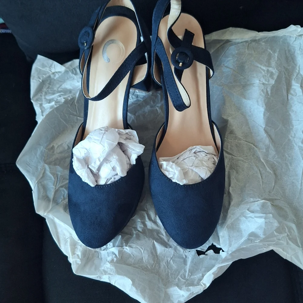 Blue Pumps - Picture 5 of 7